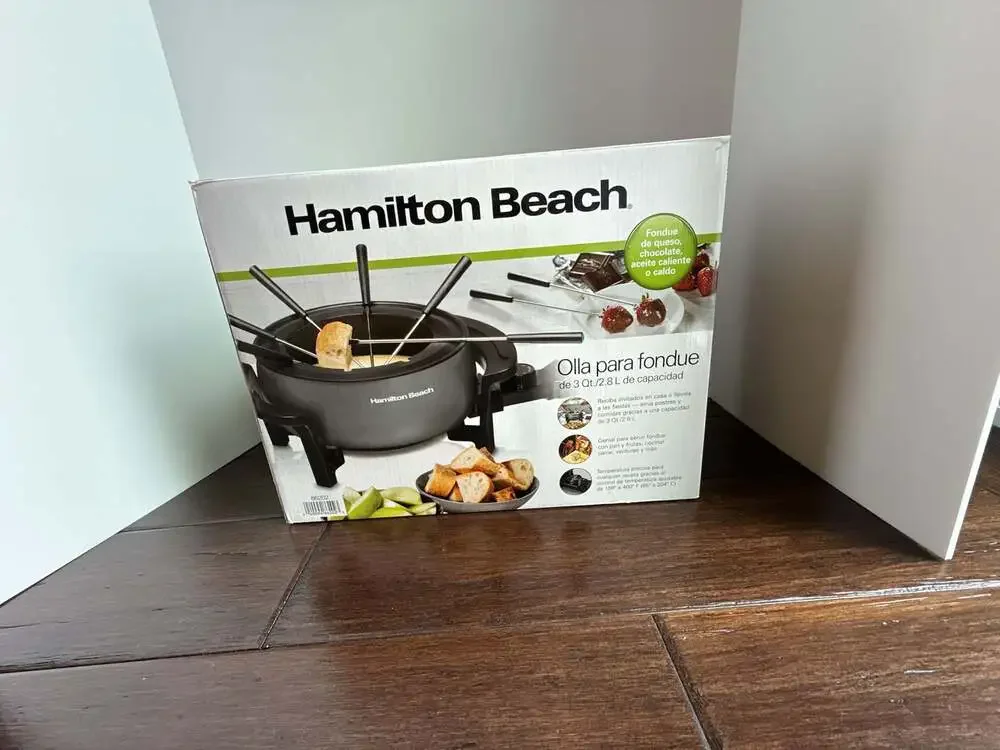 Hamilton Beach 3 Qt / 2.8 Liter Fondue Pot with Temp Control (Model 86202)